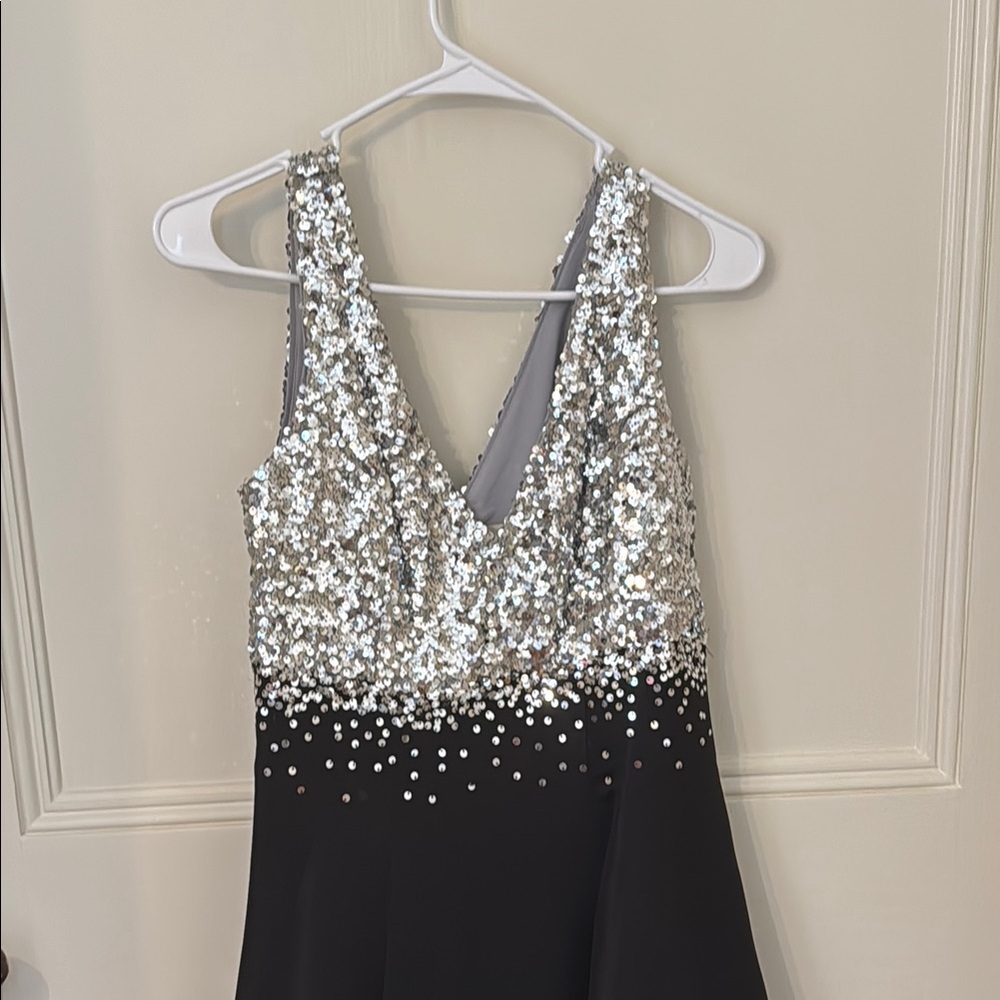 Sachin and Babi sz 6 formal sleeveless gown with sequins. Wedding, formal event.